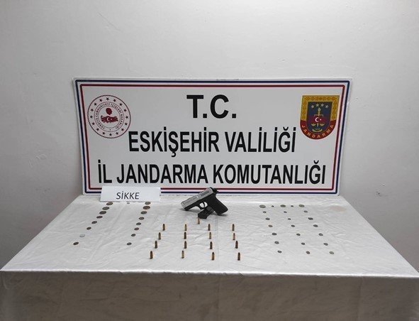 Tarihi Eser Ve Ruhsatsız Tabanca Satmak İsterken Yakalandılar