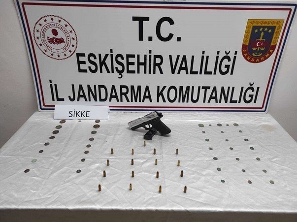 Jandarma Operasyonlarında Çok Sayıda Silah Ve Tarihi Eser Ele Geçirildi