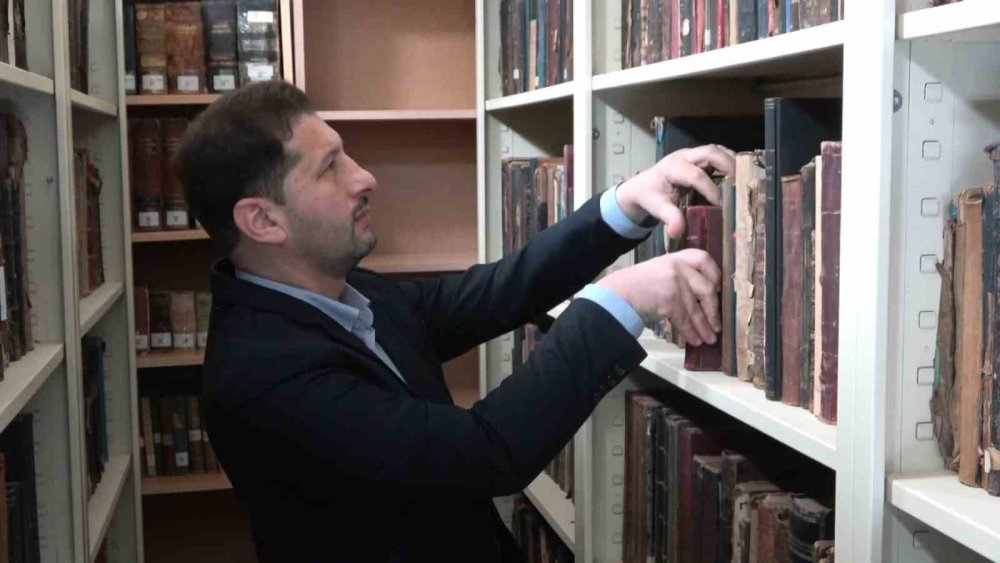 Yüzlerce Yıllık El Yazması Ve Nadir Eserlere Böyle Sahip Çıkılıyor