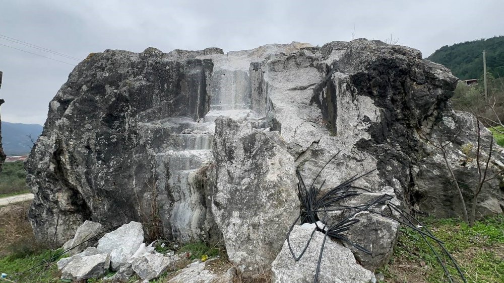 2000 Yıllık Kaya Mezarı Asitle Eritmeye Çalıştılar
