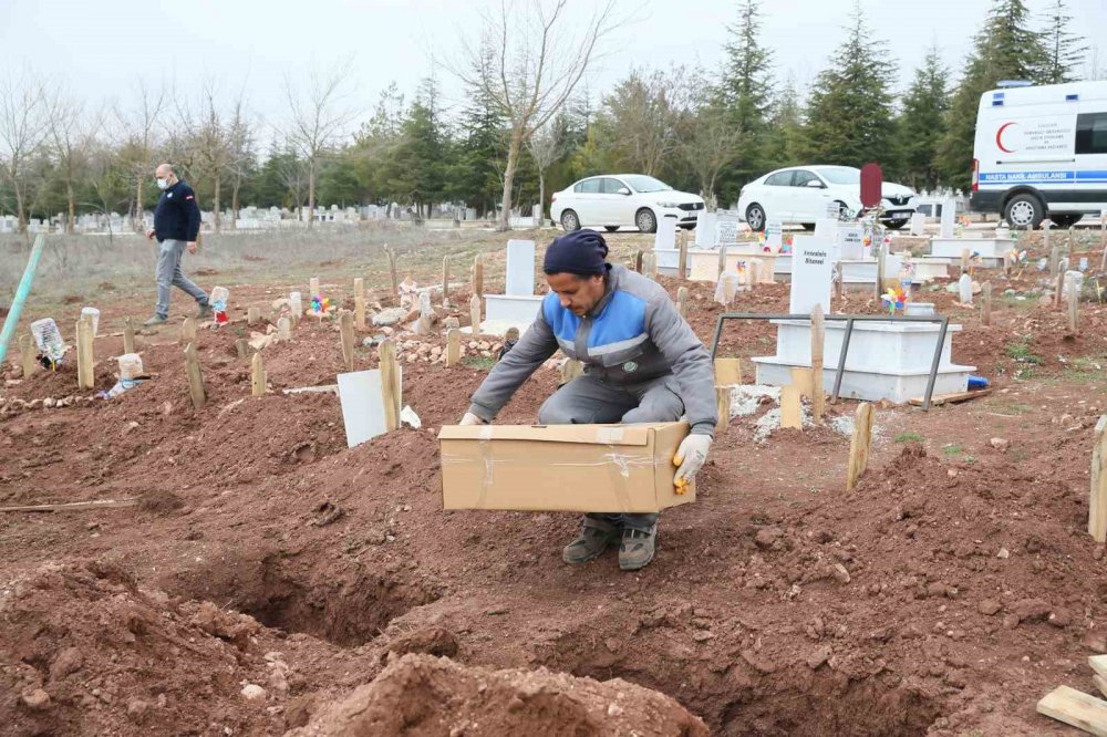 Şehir Çöplüğünde Ölü Bulunan Bebek Defnedildi