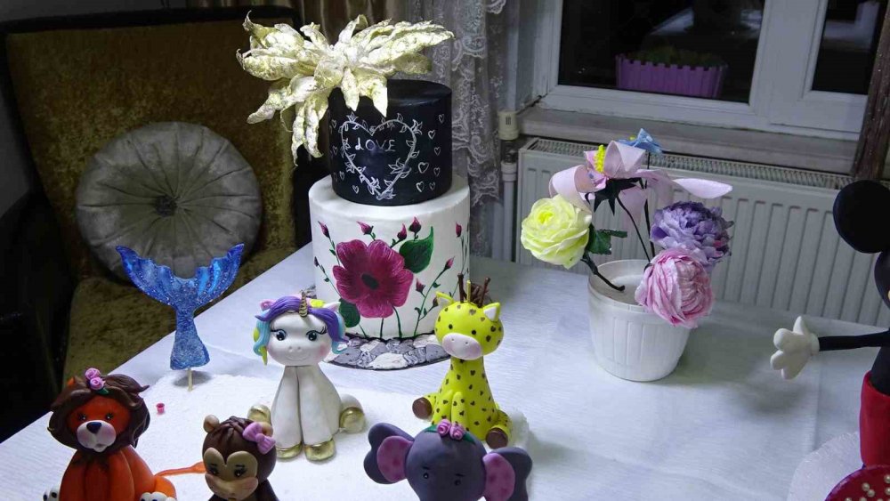 Yaptığı Butik Pastalar İle İlgi Görüyor