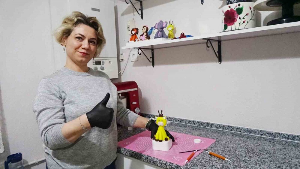 Yaptığı Butik Pastalar İle İlgi Görüyor