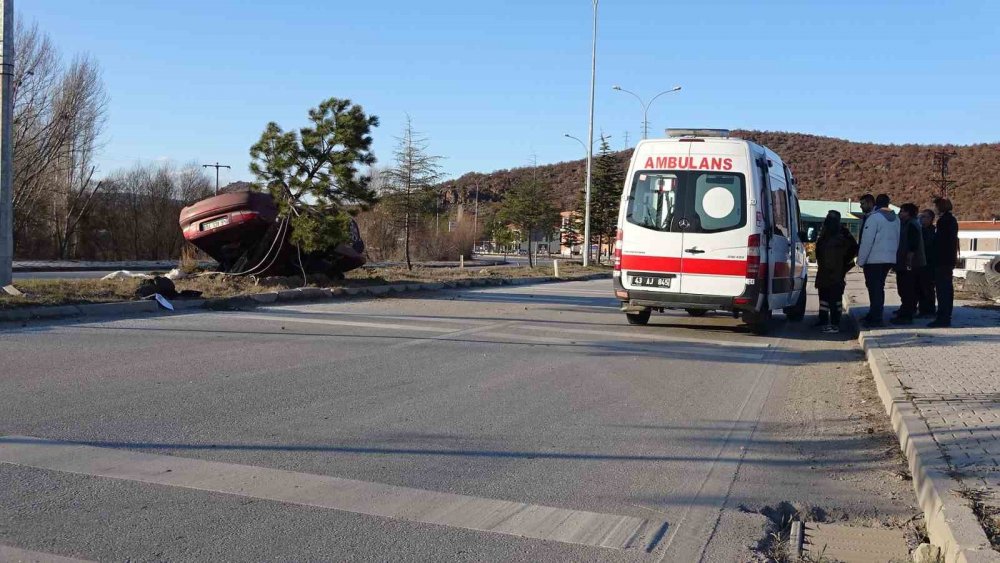 Otomobil Takla Attı: 2 Yaralı