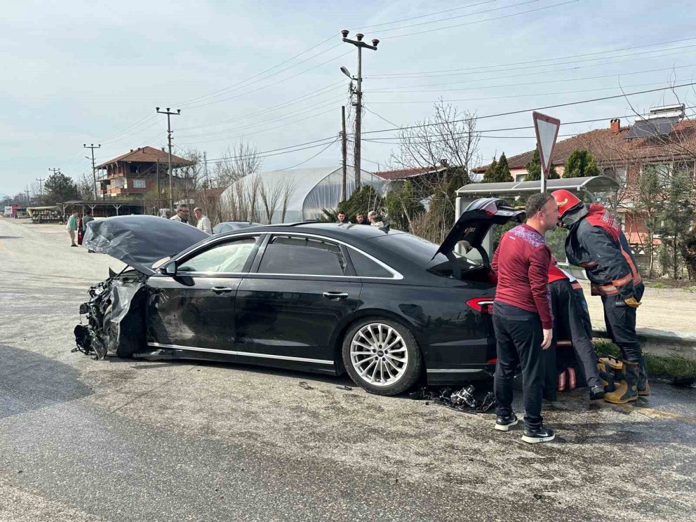 Ak Parti  Milletvekili’nin Karıştığı Kazada 5 Kişi Yaralandı