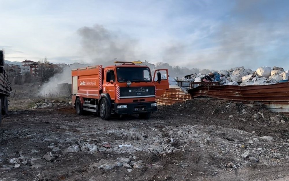 Hurdalık Yangını Korkuttu