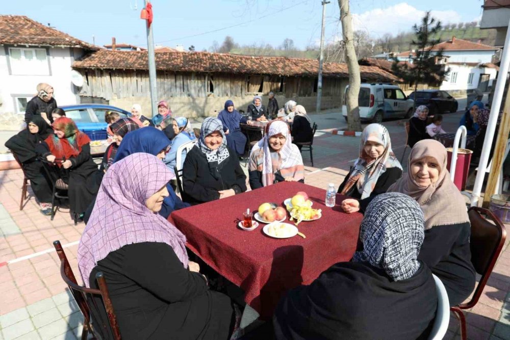 Bu Köyde Erkeklere Sokağa Çıkma Yasağı