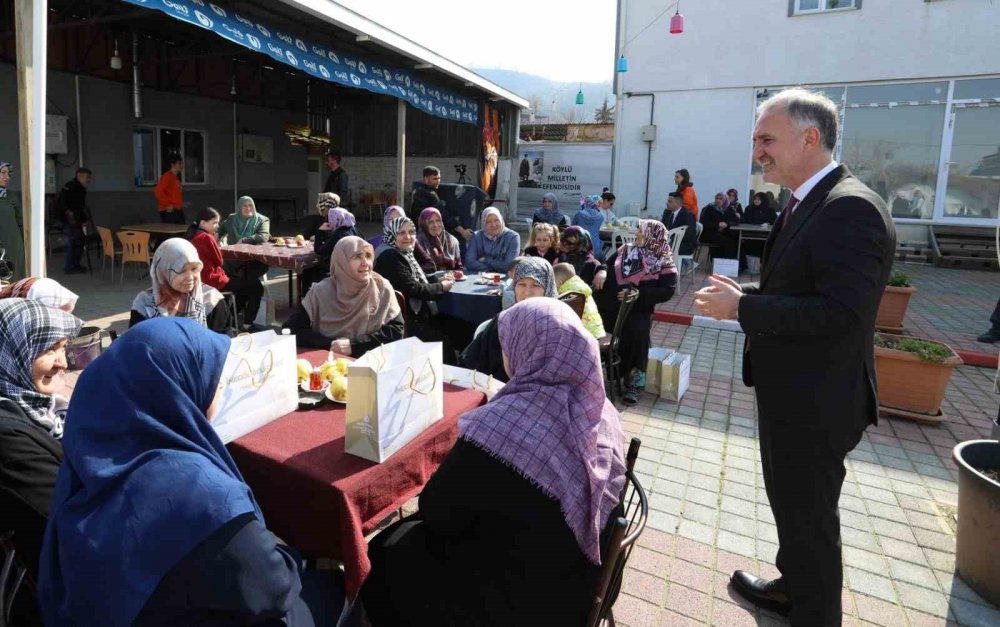 Bu Köyde Erkeklere Sokağa Çıkma Yasağı