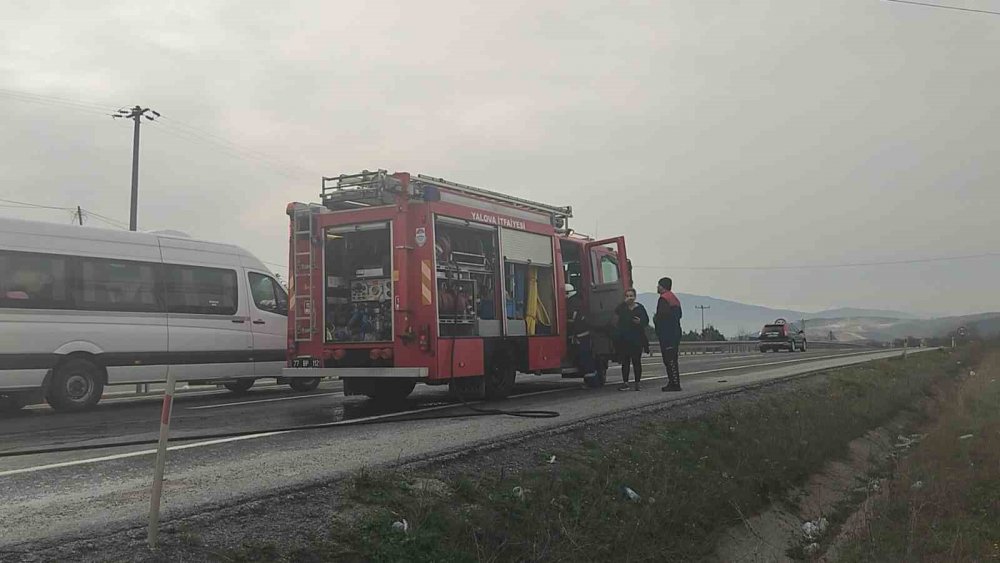 Seyir Halindeki Otomobil Alev Aldı