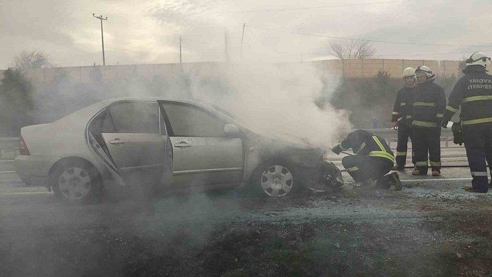 Seyir Halindeki Otomobil Alev Aldı