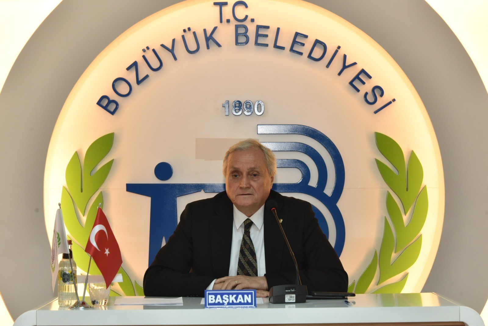 belediye-meclisinde-duygusal-anlar1.jpg