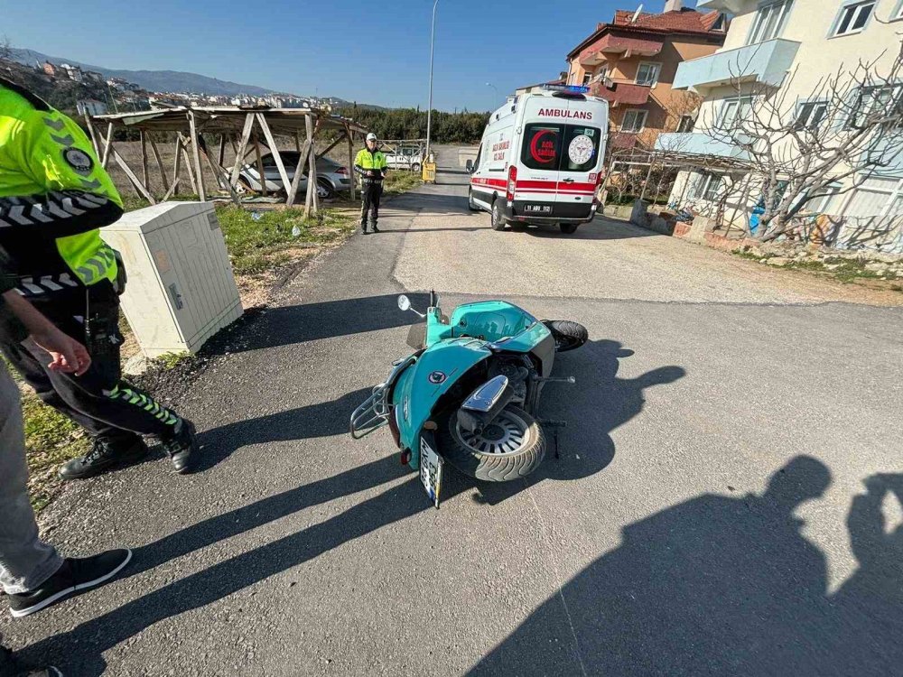 Bilecik’te Motosiklet Aydınlatma Direğine Çarptı