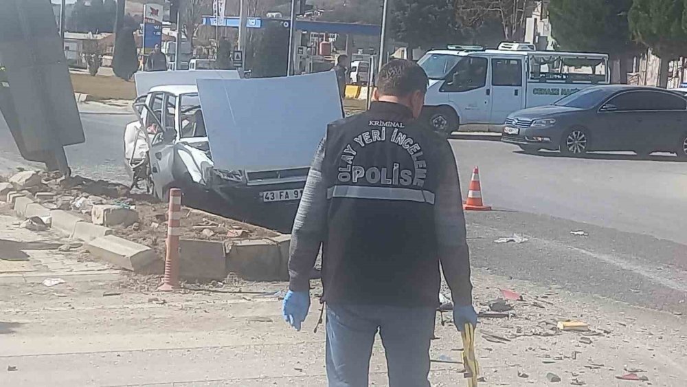 Trafik Kazası: 3 Ölü, 2 Yaralı