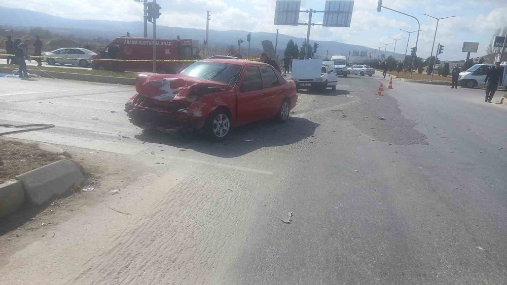 Trafik Kazası: 3 Ölü, 2 Yaralı