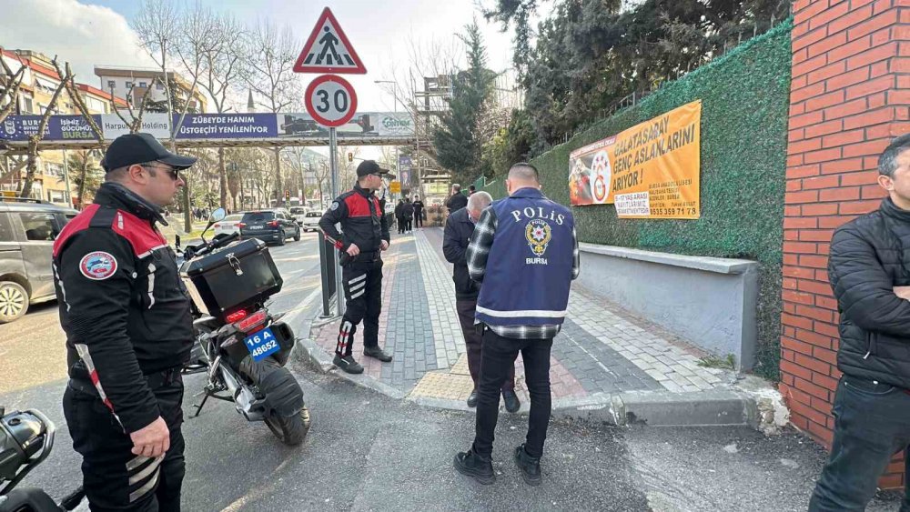 Polis Okul Önlerini Ve Çevresini Mercek Altına Aldı