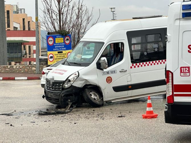 minibus-ile-otomobil-cargisti3.jpg