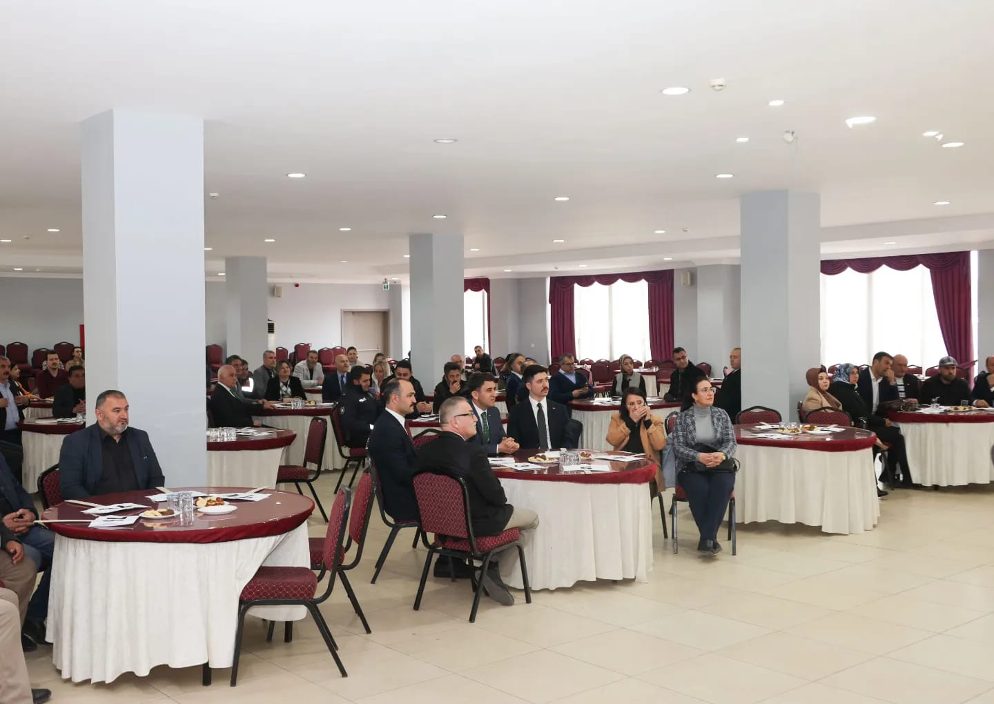 vali-aygol-mezata-katildi2.jpg