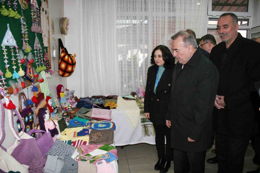 Bozüyük’te El Sanatları Sergisi Açıldı