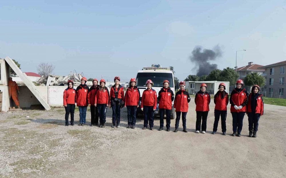 Bu Kadınlar Çok Farklı...hem Belediyede Çalışıyor Hem Hayat Kurtarıyorlar