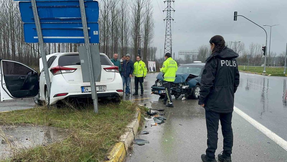 Göreve Giden Polisler Kaza Yaptı: 2 Yaralı