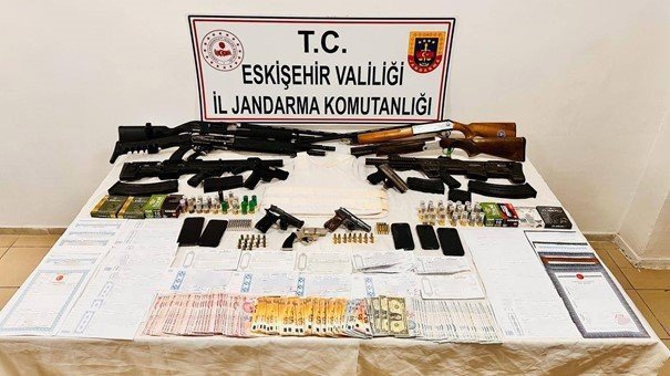 Jandarma Mağdurlara Zorla Senet İmzalatan Şahısları Operasyonla Yakaladı