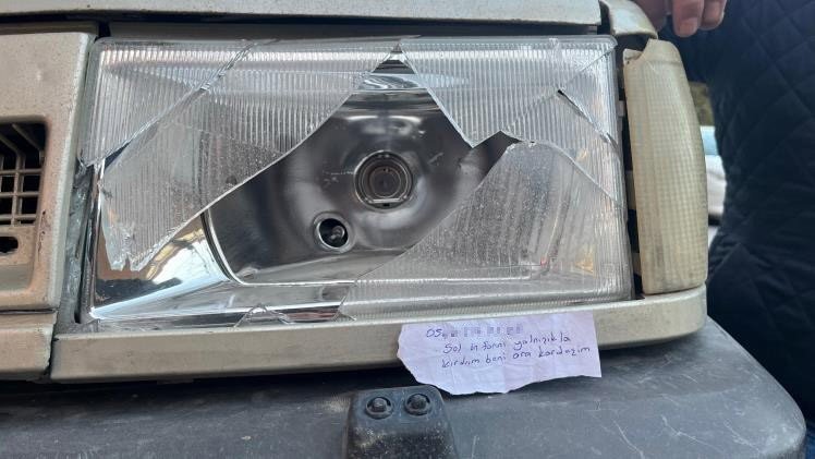 Kaza Yapan Sürücüden “Sol Ön Farını Yanlışlıkla Kırdım. Beni Ara Kardeşim” Notu