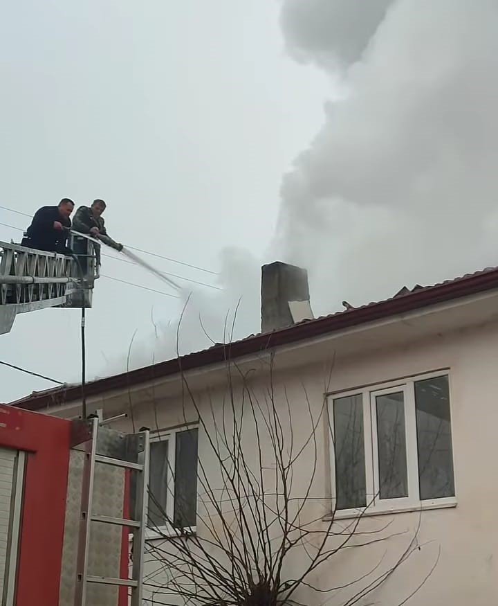 2 Katlı Müstakil Evin Çatısında Yangın