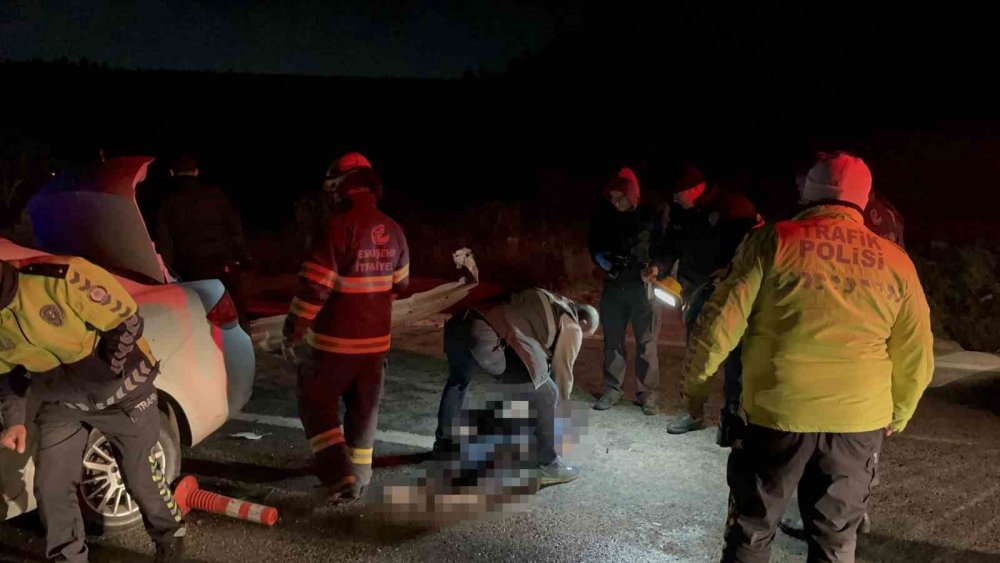 Feci Kaza: 190 Kilometre Hızla Direğe Çarpan Otomobilin Sürücüsü Hayatını Kaybetti