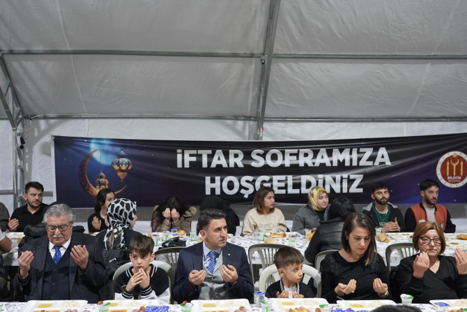 binlerce-kisi-ilk-iftar3.png