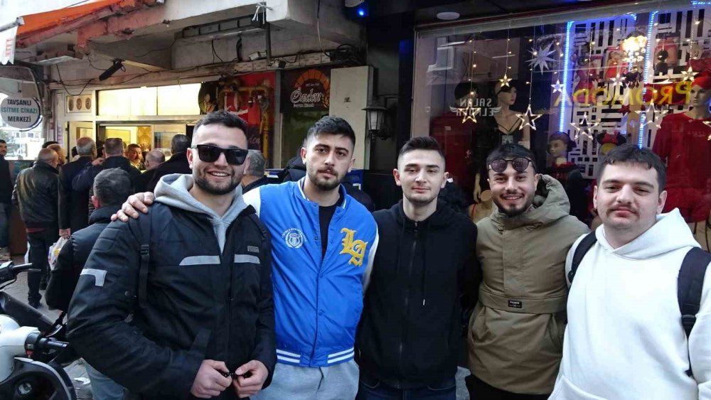 Ramazan’ın İlk Günlerinde Sıcak Pide Kuyruğu