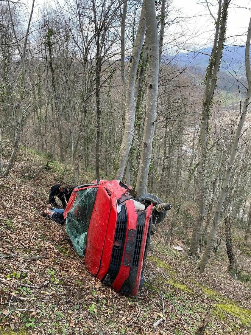 Kiraladıkları Araçla Kaza Yaptılar: 1’i Ağır, 2 Yaralı