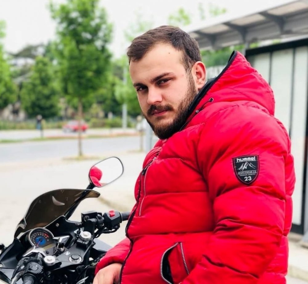 Odasında Hareketsiz Halde Bulunan Genç Hayatını Kaybetti
