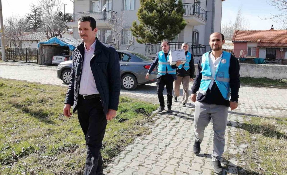 İhtiyaç Sahiplerine Yardım Kolisi Dağıtıldı