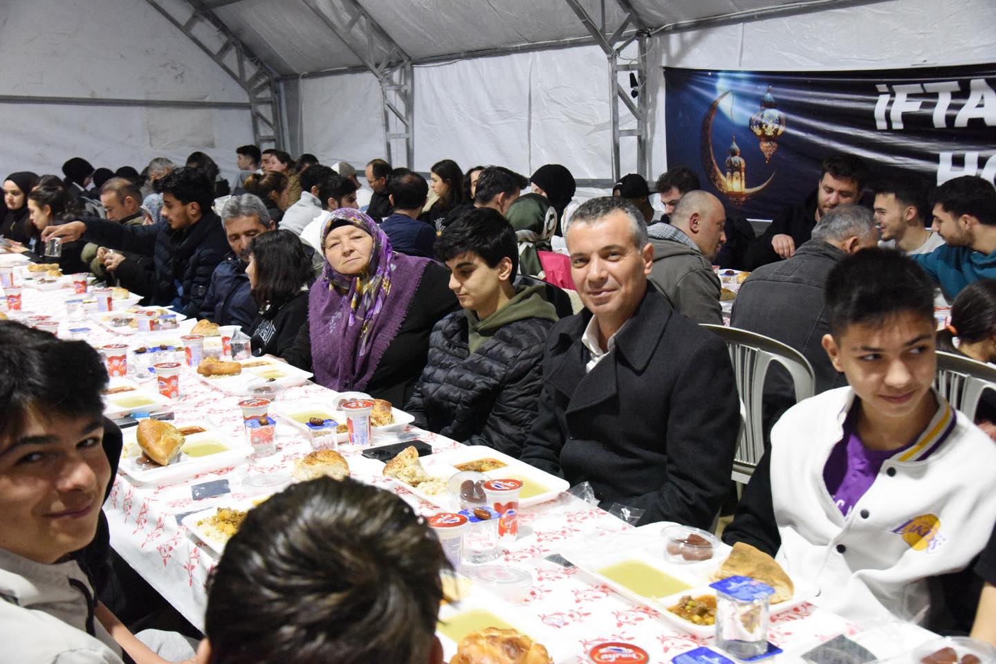 ramazan-cadirlarinda-iftar-sevinci-devam-ediyor-5.jpg