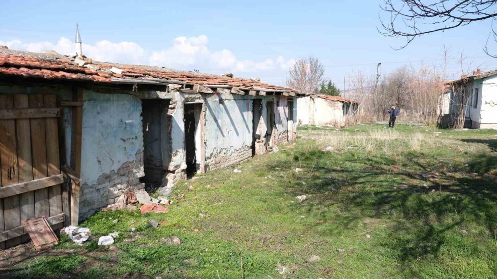 Seyitgazi Belediyesi Binalarına Sahip Çıkmıyor İddiası