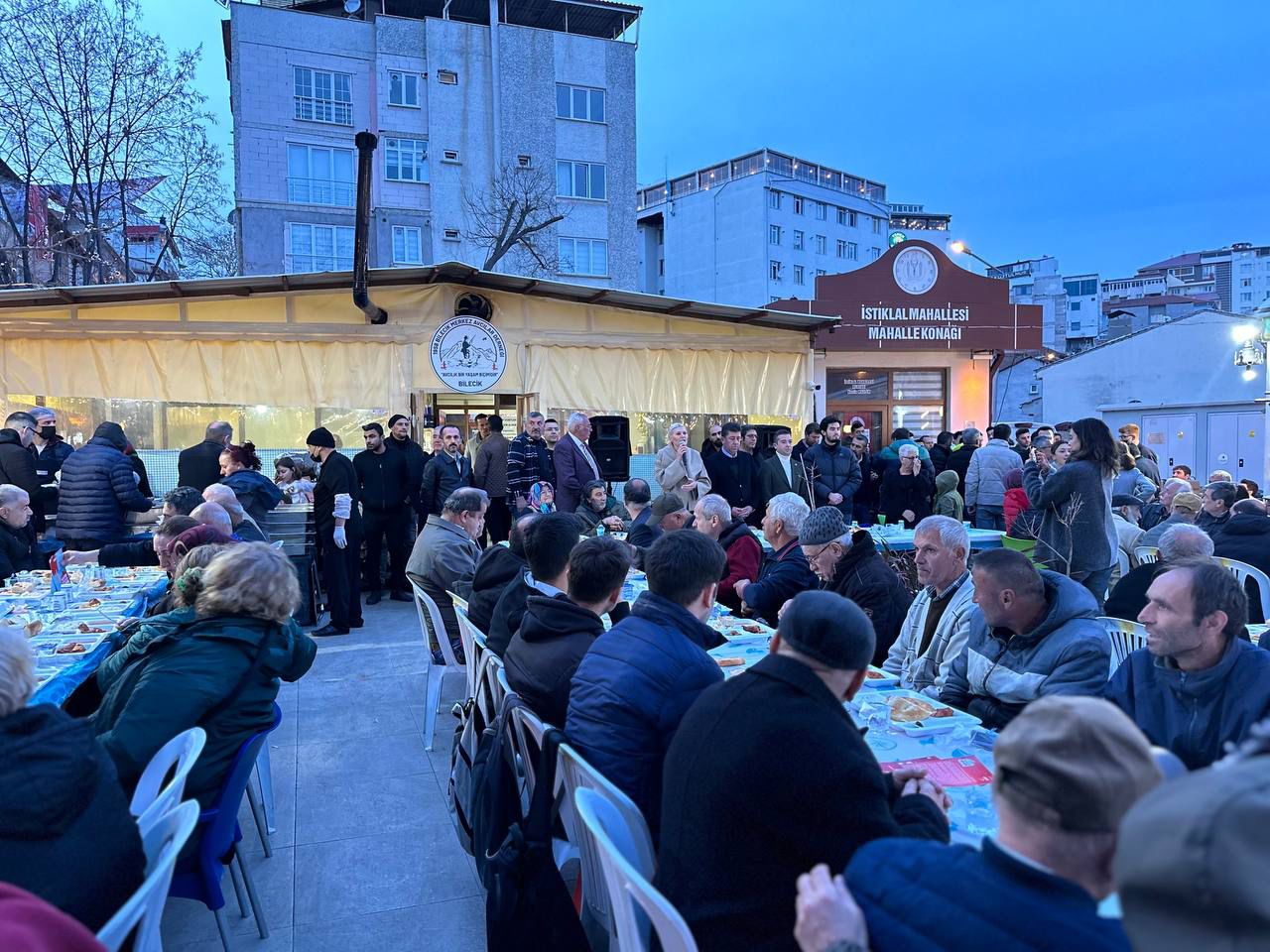 melek-mizrak-subasi-avcilar-kulubunde-iftar-verdi2.jpg