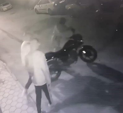 Maskeli Şahıslar Park Halindeki Motosikleti Çaldı