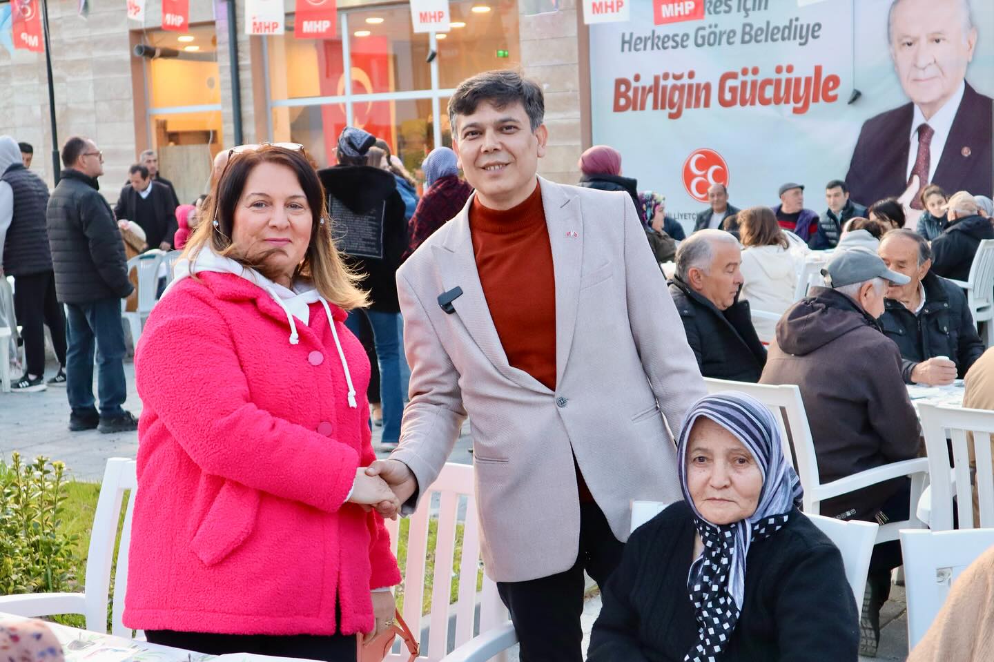 biz-kocaman-bir-aileyiz3.jpg