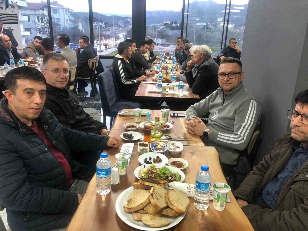 Kaymakam Ünal, Muhtarlarla İftarda Bir Araya Geldi