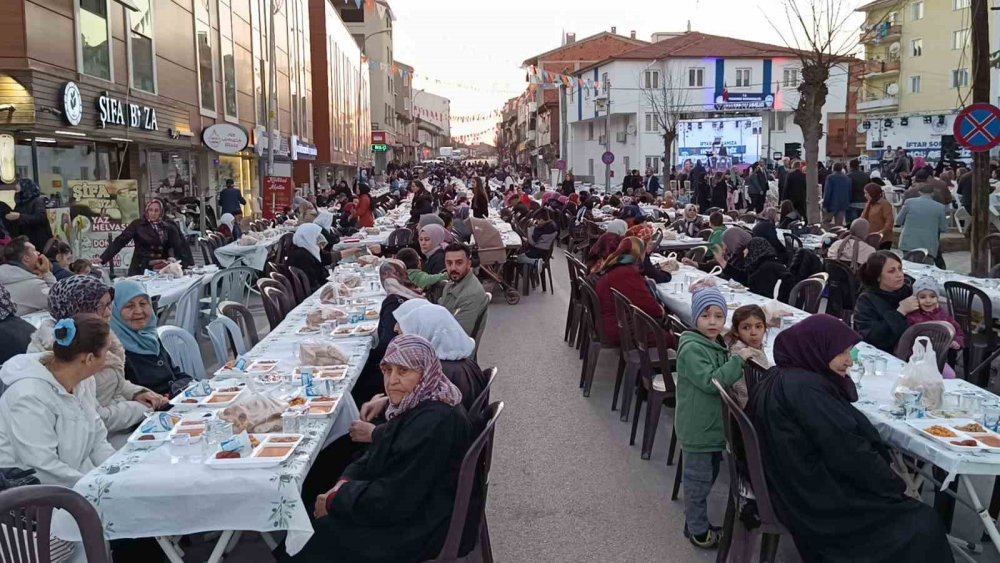 5 Bin Kişi İftar Yemeğinde Buluştu