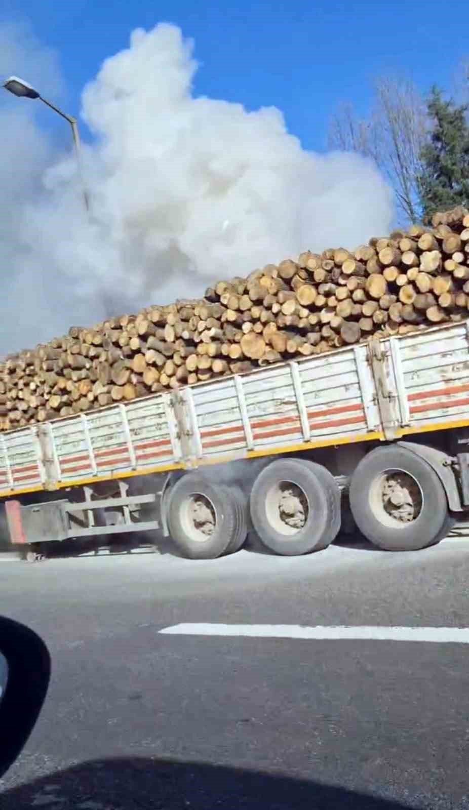 Ağaç Yüklü Tır Alevlere Teslim Oldu