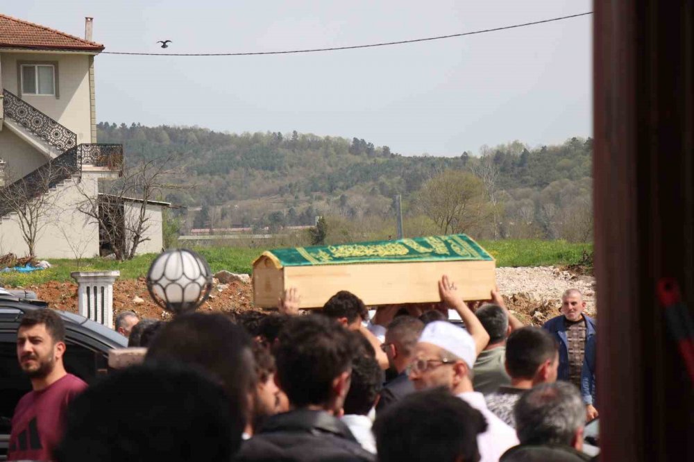 Balkondan Düşen 3 Yaşındaki Çocuğa Acı Veda