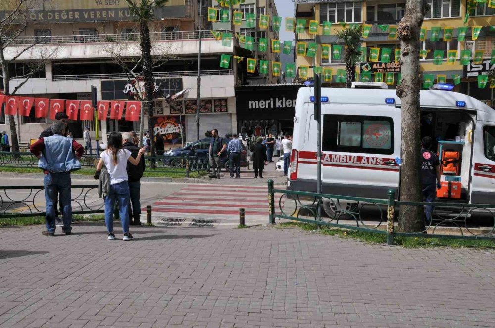 Bursa’da Yaya Geçidinde Feci Kaza: Anne Hayatını Kaybetti, Çocukları Yaralandı