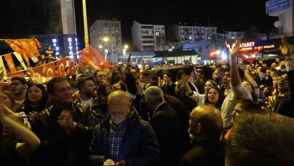 Kütahya’da Chp’li Eyüp Kahveci Belediye Başkanı Oldu