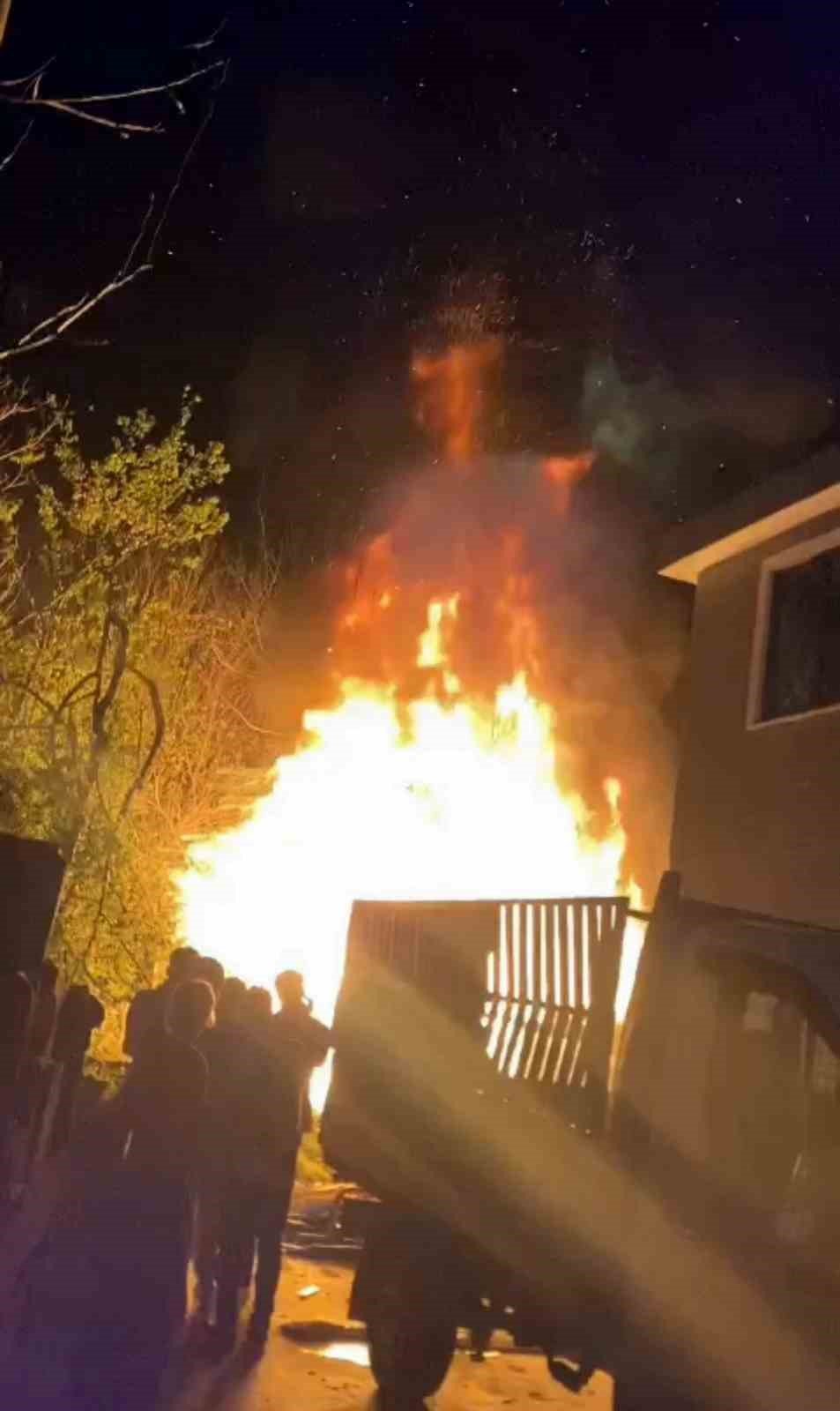 Sakarya’da Baraka Alev Topuna Döndü: Mahalleli Sokağa Döküldü