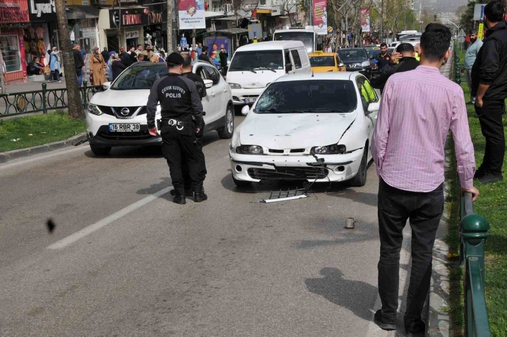 Annenin Öldüğü Ve 2 Çocuğunun Yaralandığı Kazada Sürücü Tutuklandı