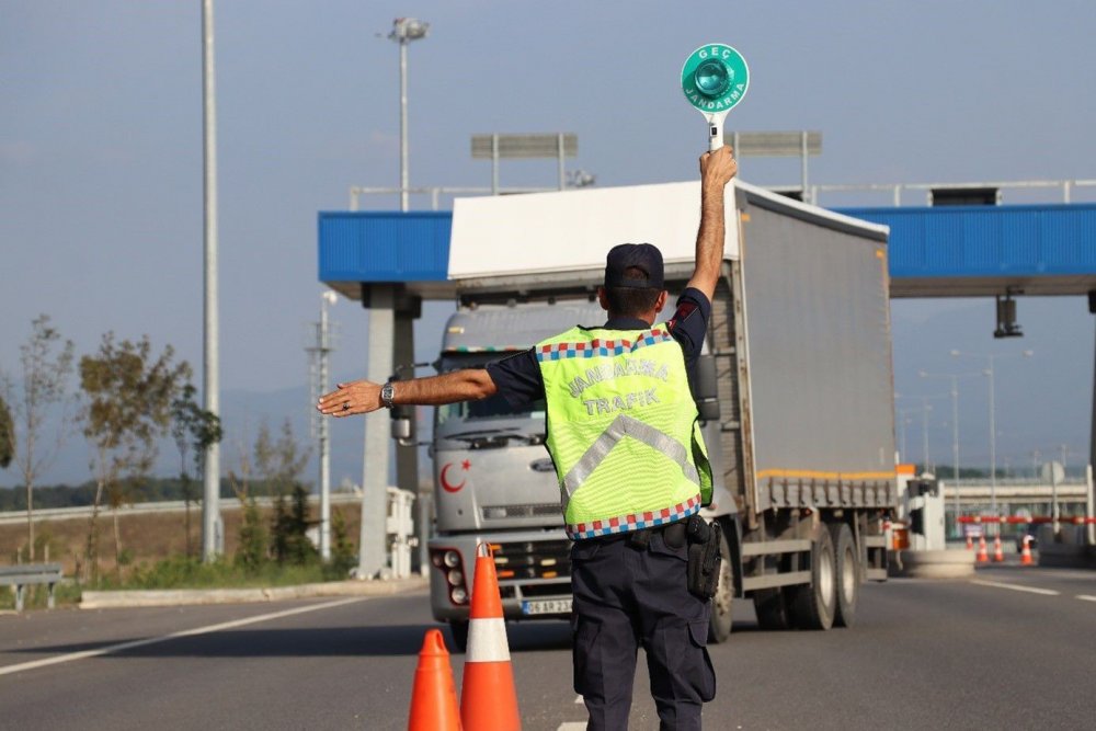 Jandarma Denetledi, Bir Ayda 626 Araç Ve 157 Sürücü Trafikten Men Edildi