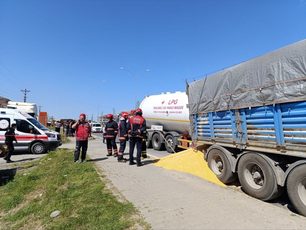 Lpg Yüklü Tanker, Park Halindeki Tahıl Yüklü Tıra Çarptı: 1 Ölü, 1 Ağır Yaralı