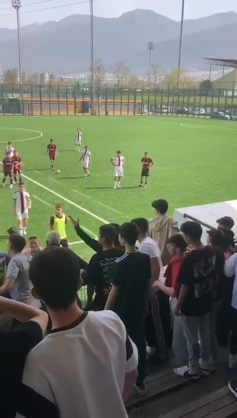 Futbol Maçında Tehlikeli Gerginlik