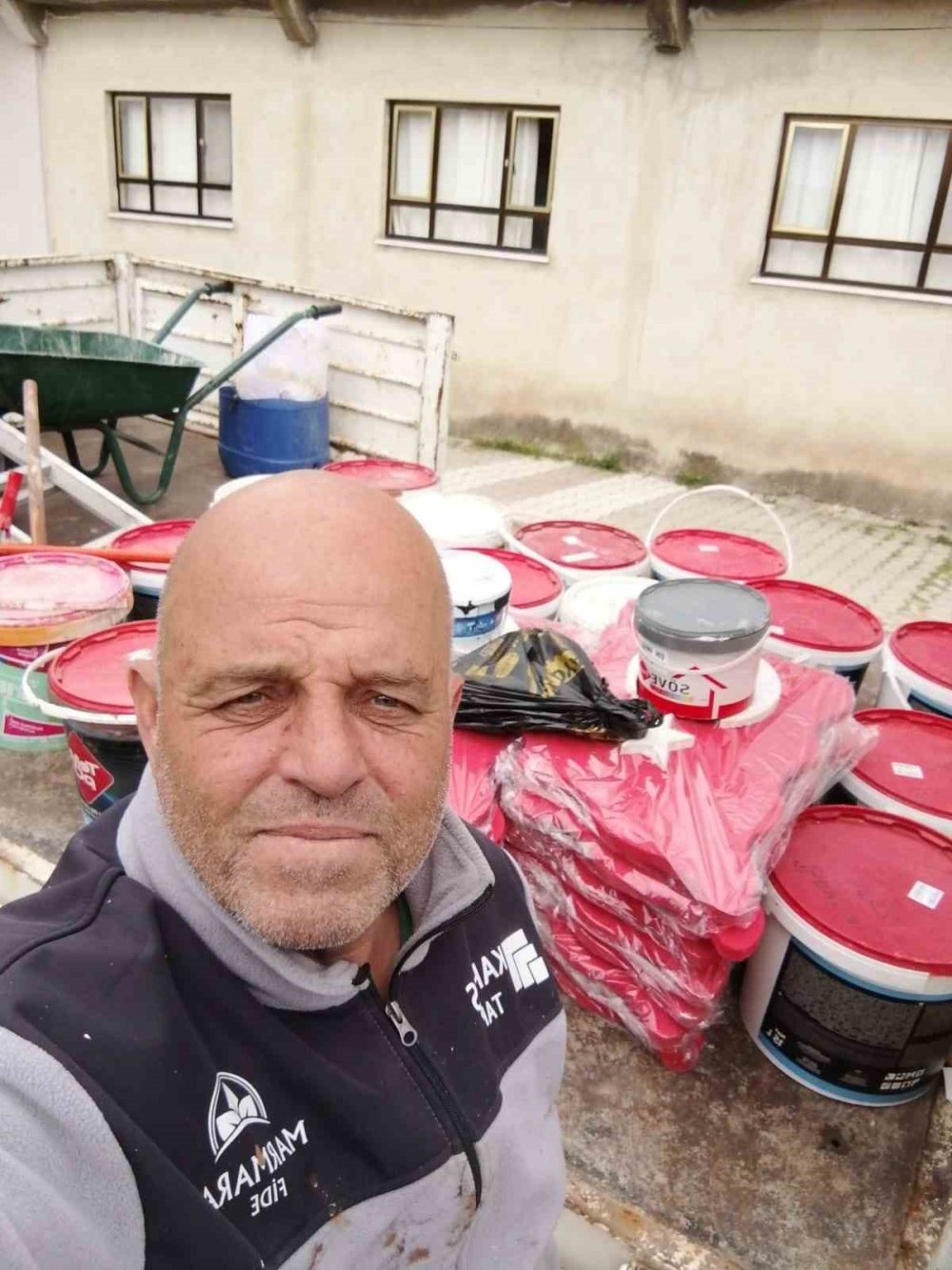 Boyacı Muhtar Adayı Evleri Boyama Vaadiyle Zafer Kazandı